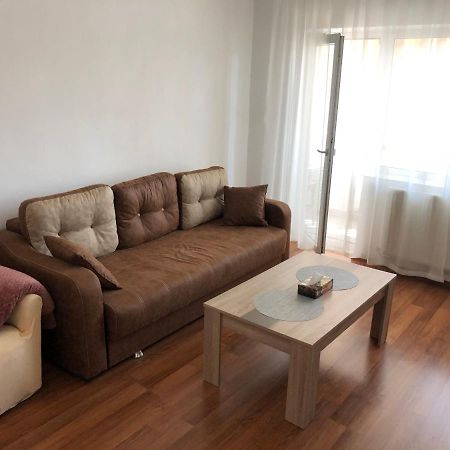 Apartament Targoviste In Regim Hotelier Cu 2 Camere Екстериор снимка