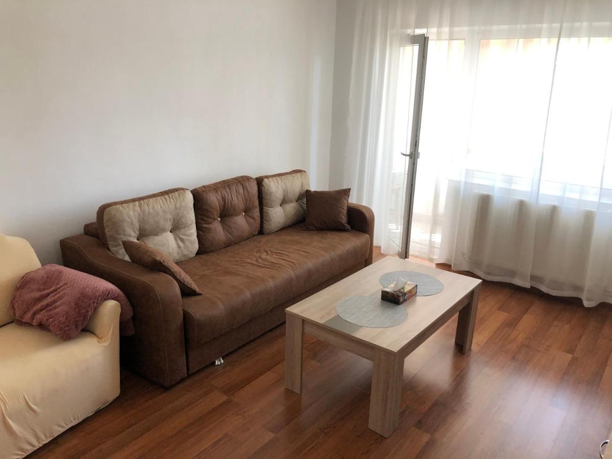 Apartament Targoviste In Regim Hotelier Cu 2 Camere Екстериор снимка