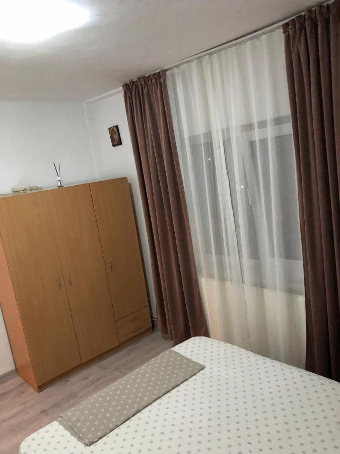 Apartament Targoviste In Regim Hotelier Cu 2 Camere Екстериор снимка