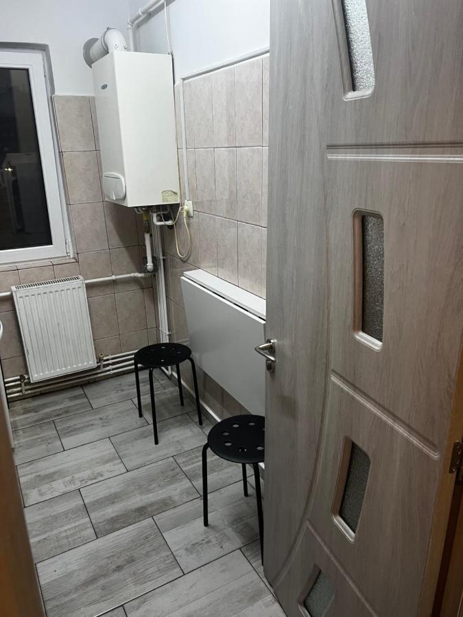 Apartament Targoviste In Regim Hotelier Cu 2 Camere Екстериор снимка